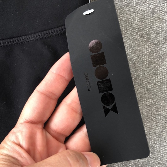 NWT! - ODODOS Cross Front Leggings - Picture 4 of 8